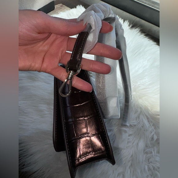 Kate Spade Madison Croc Embossed
Willow Medium
Crossbody - Picture 10 of 13